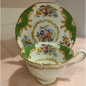 Euc Vtg Royal Albert Fine Bone China Teacup and Saucer in “ALBANY GREEN”